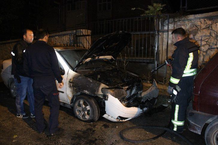 Karaman'da park halindeki araç küle döndü! G5