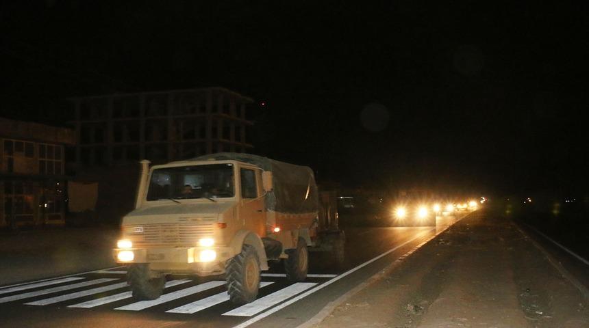 Şanlıurfa'da Suriye sınırına askeri sevkiyat