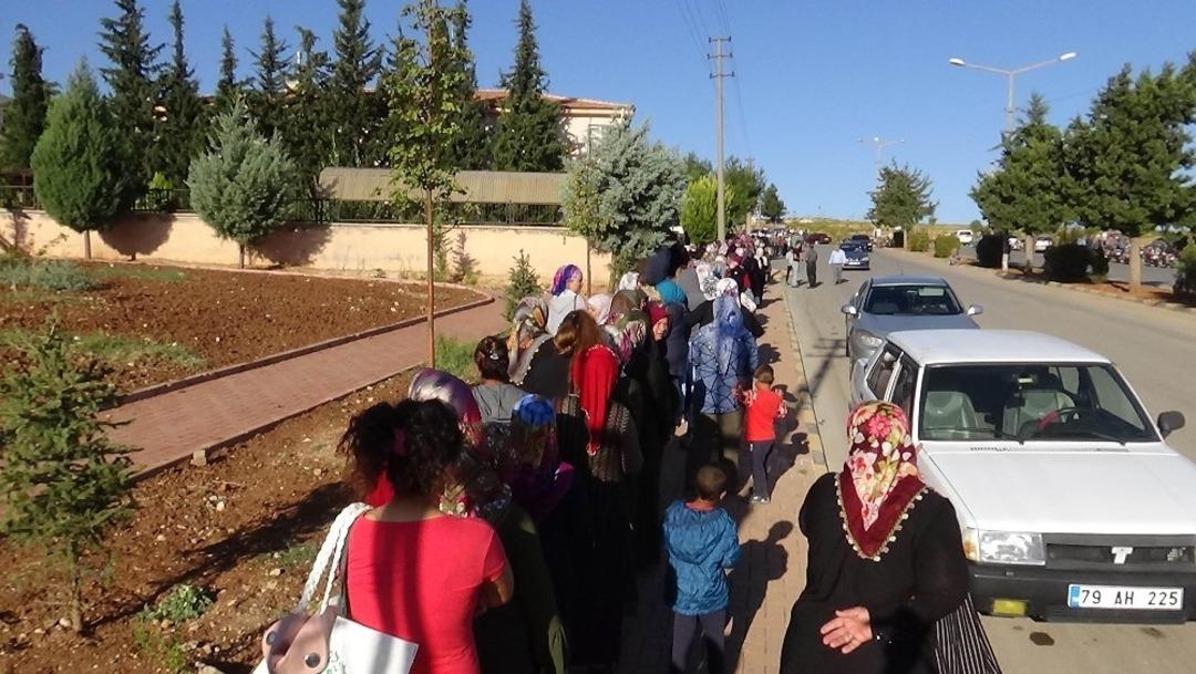 Kilis&rsquo;te 9 aylık iş i&ccedil;in uzun kuyruklar oluştu