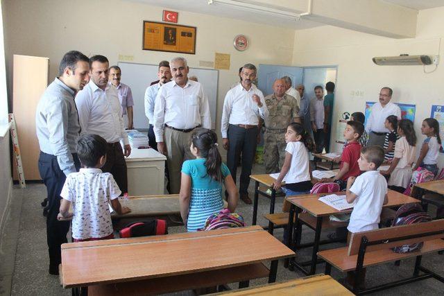 Kaymakam Saadettin Doğan çalışmaya köylerden başladı