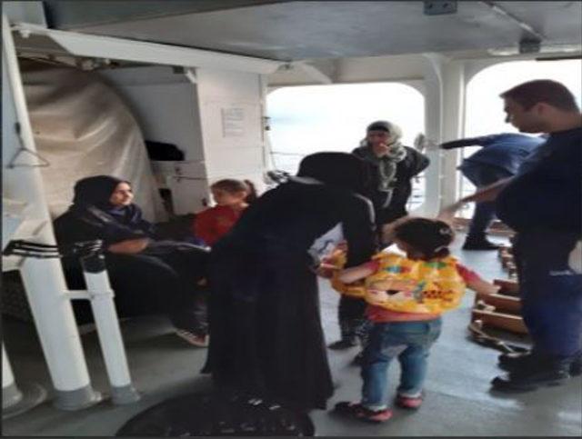 Seferihisar ve Gümüldür açıklarında 101 kaçak göçmen yakalandı