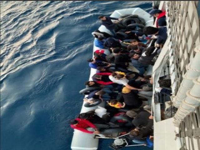 Seferihisar ve Gümüldür açıklarında 101 kaçak göçmen yakalandı