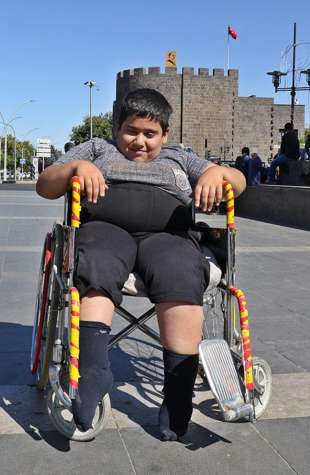 Engelli Şeyhmus'un hayalini Galatasaraylı Selçuk gerçeğe çeviriyor
