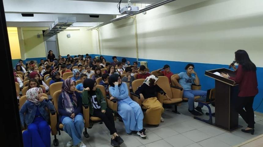 &Ouml;ğrencilere &rsquo;Demokrasi&rsquo; anlatıldı