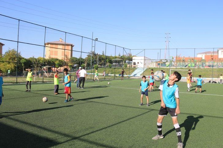 Başkan Say, futbol okulunda miniklerle buluştu G2