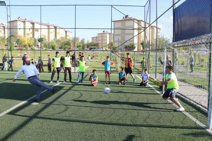 Başkan Say, futbol okulunda miniklerle buluştu G4