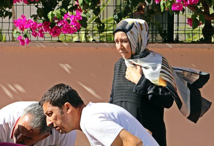 Antalya'da hareket halindeki aracın camına mermi isabet etti!  G1