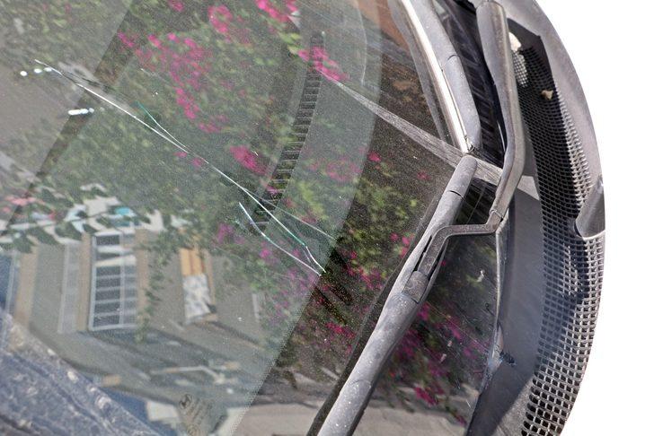 Antalya'da hareket halindeki aracın camına mermi isabet etti!  G4