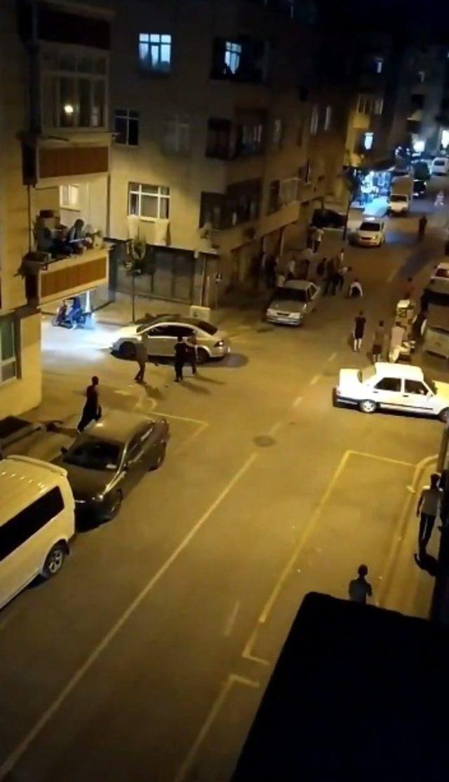 Suriyeli iki grup arasında kavga; kaçan kişiyi linçten Suriyeli dükkan sahibi kurtardı