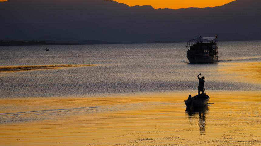 Fotoğraf sanat&ccedil;ıları, Konya'da eşsiz g&uuml;n batımını fotoğrafladı!