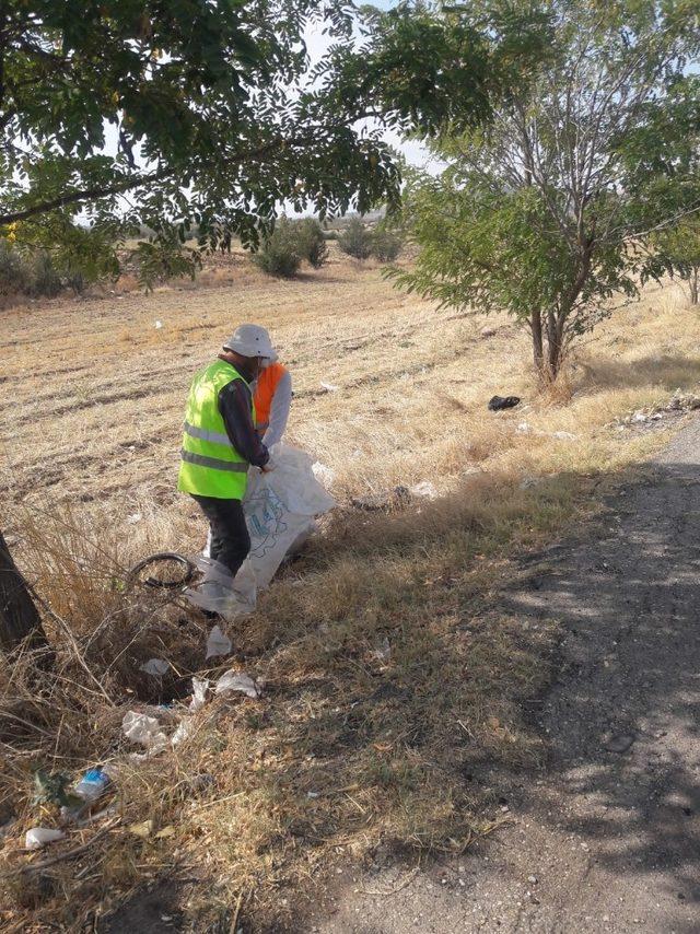 Karayolları ekipleri dinlenme ve park noktalarını temizledi