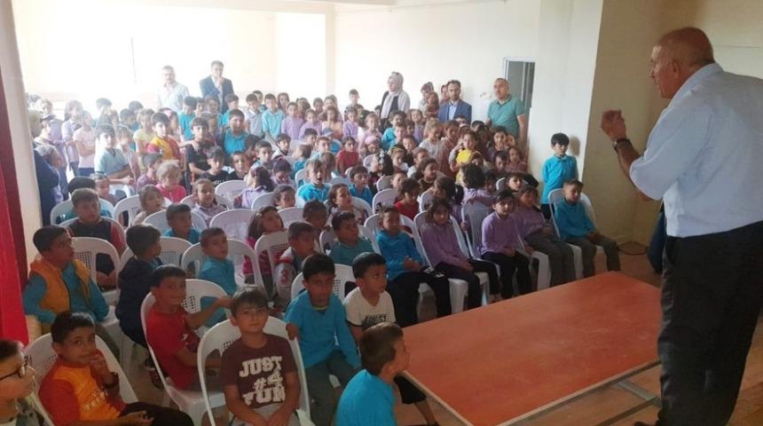 İlkokulda &lsquo;15 Temmuz Demokrasi Zaferi ve Şehitleri Anma&rsquo; programı