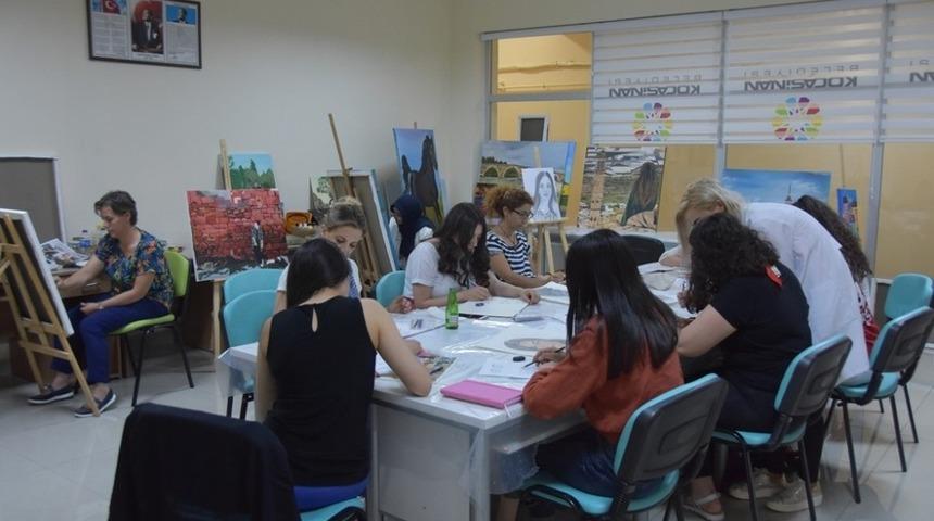 &Uuml;niversiteli gen&ccedil;ler, Kocasinan Akademi ile hedeflerine ulaşıyor