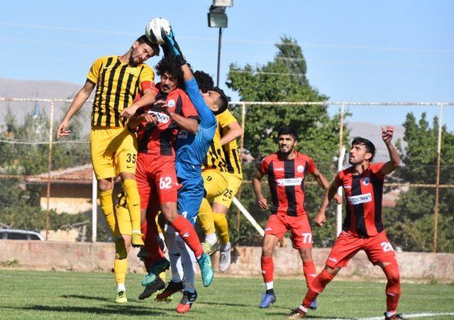 Aliağaspor lige galibiyetle başladı