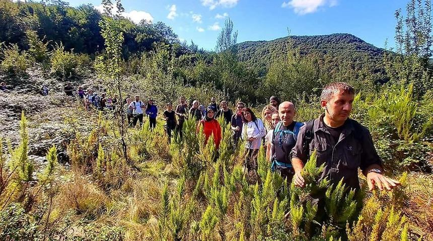 Dağcılardan doğa y&uuml;r&uuml;y&uuml;ş&uuml;