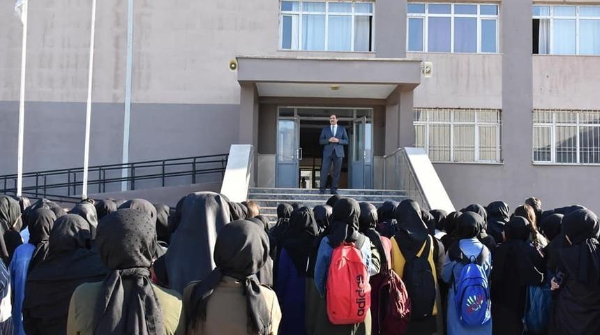 Milli Eğitim M&uuml;d&uuml;r&uuml; G&uuml;n&rsquo;den okul ziyareti