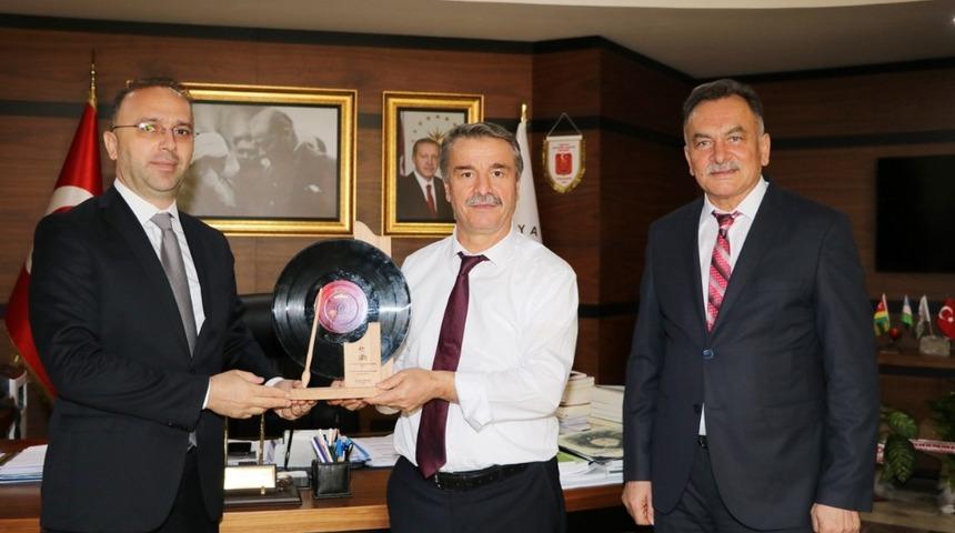 Rekt&ouml;r Elmacı: "B&uuml;t&uuml;n kurumlarla iş birliğini &ouml;nemsiyoruz"