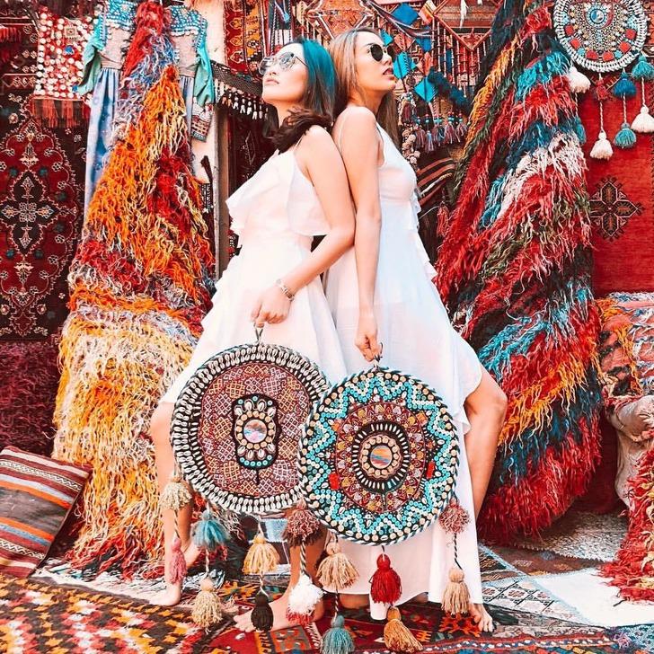 Rengarenk halı hanı, fotoğraf stüdyosu oldu G1