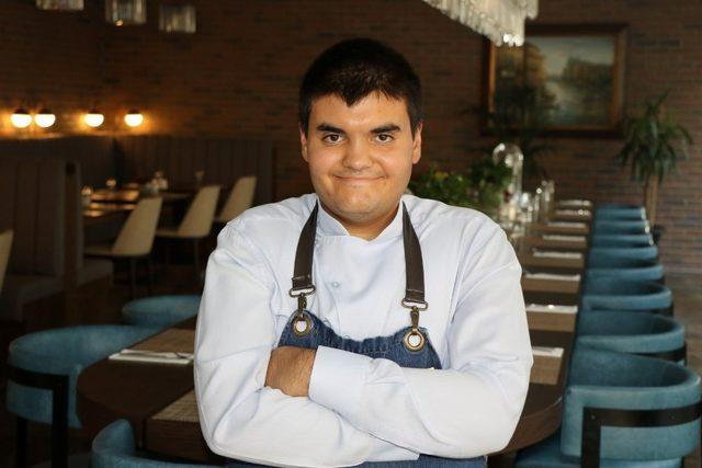 Engelli genç, aldığı eğitimle otel mutfağının ikinci adamı oldu