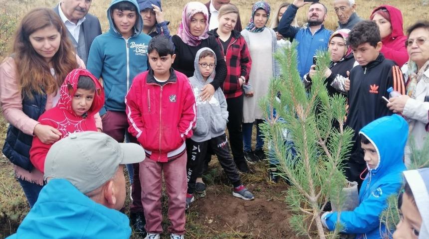 Mutlu Yüzler Projesi’nde ağaç dikme etkinliği yapıldı