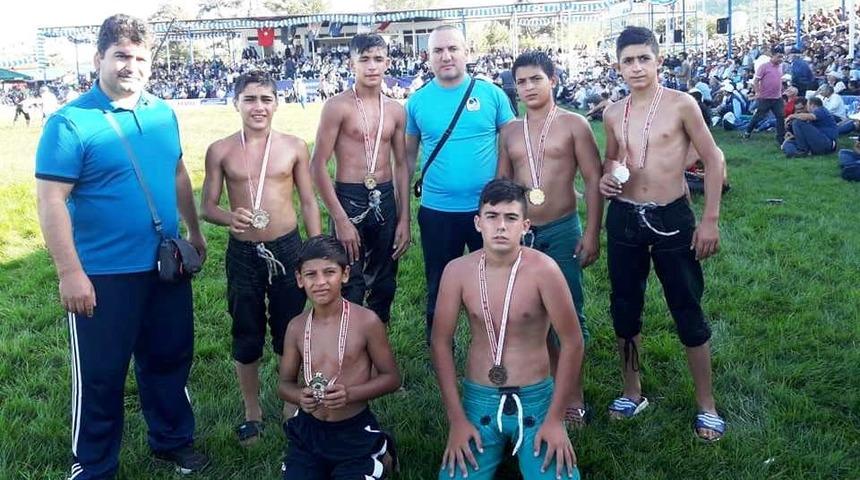 Yunusemreli g&uuml;reş&ccedil;iler Yuntdağı&rsquo;nda madalyaları topladı