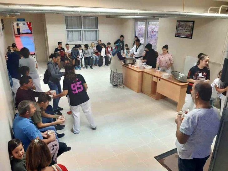 Ayvalıklı tekvandoculardan geleneksel aşure hayrı G3