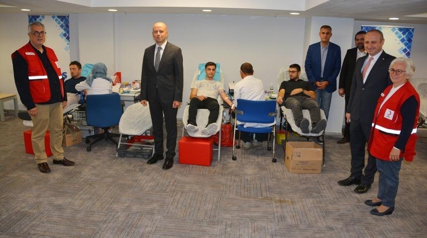 &Ccedil;alışanlardan kan bağışı kampanyasına destek