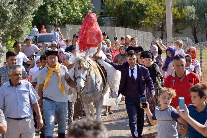 Gelin arabasına değil ata bindiler G5