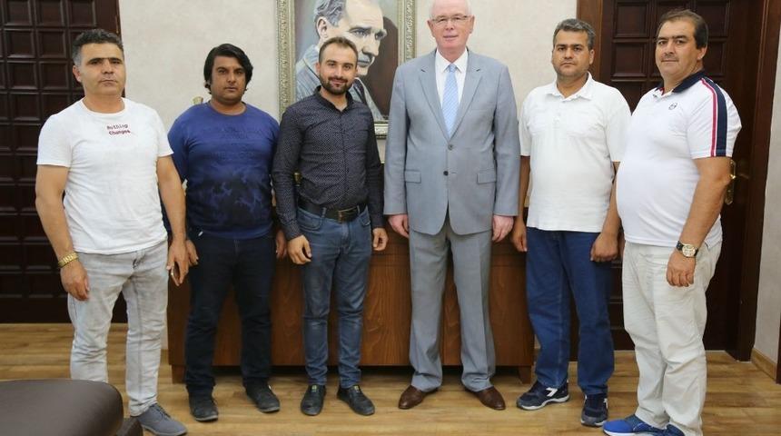 Afganistanlılar Yardımlaşma ve Dayanışma Derneği’nden Kazım Kurt’a ziyaret