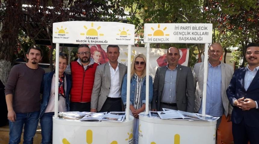 İYİ Parti Bilecik&rsquo;te &uuml;ye kaydı i&ccedil;in stant kurdu