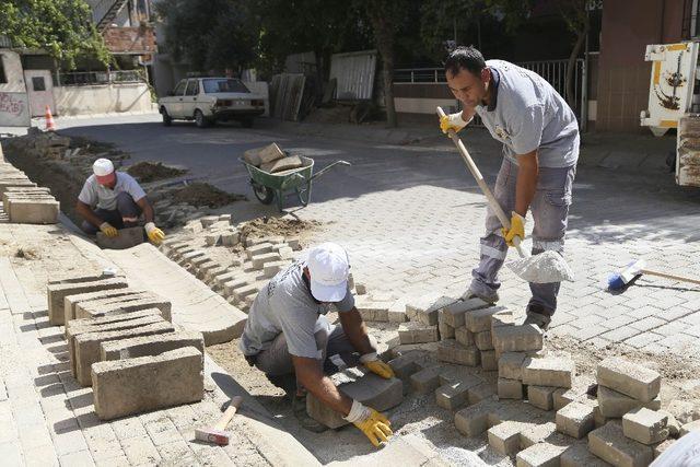 Ata Mahallesi’nde yollar yenileniyor