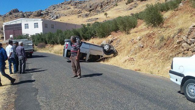 Adıyaman'da hafif ticari araç takla attı: 3 yaralı