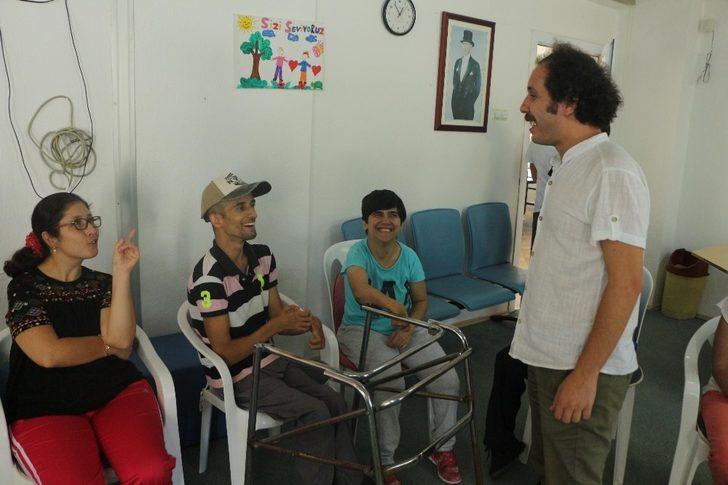Kuşadası Belediyesi’nden engellilere drama eğitimi G3