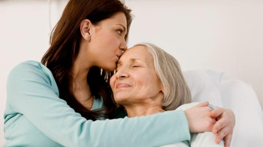 Annem Sen Benim Yanıma Kalansın Diyen Kız &Ccedil;ocuklarının Sesi Oluyoruz! Ana-Kız Olmanın 9 G&uuml;zelliği