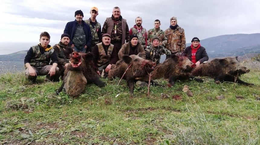 En b&uuml;y&uuml;k domuzu vuran avcı &ouml;d&uuml;l aldı