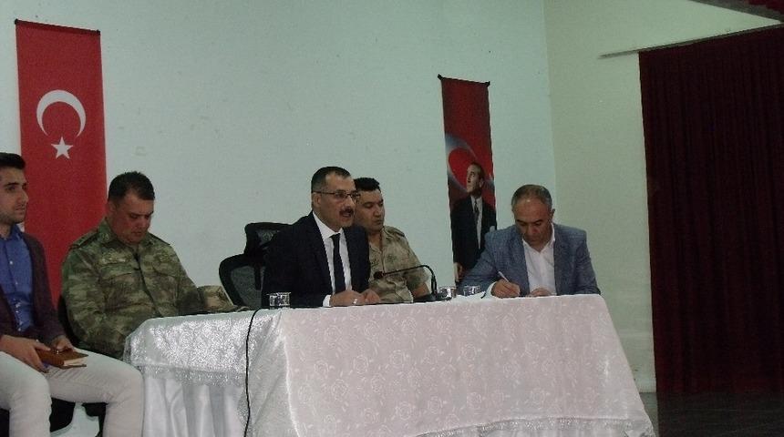 Kaymakam &Ccedil;elik muhtarlarla bir araya geldi
