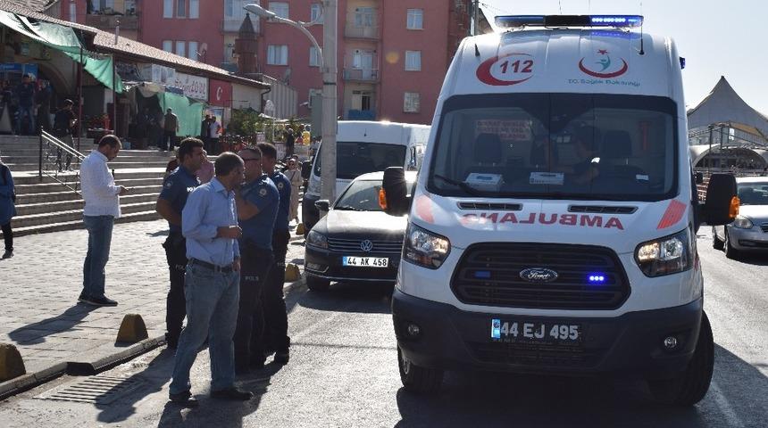 Malatya&rsquo;da bı&ccedil;aklı kavga: 3 yaralı