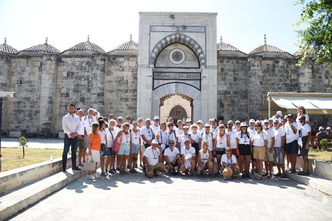 Yelkencilerden oluşan 135 kişilik turist kafilesi Tarsus&rsquo;u gezdi