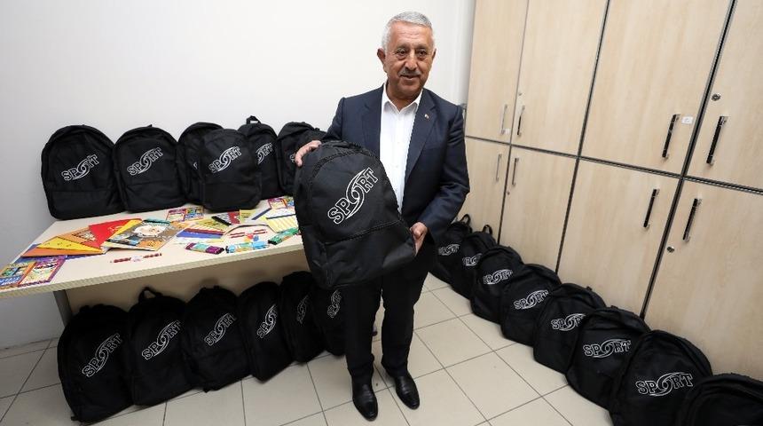 Afyonkarahisar&rsquo;da 500 &ouml;ğrenciye kırtasiye yardımı