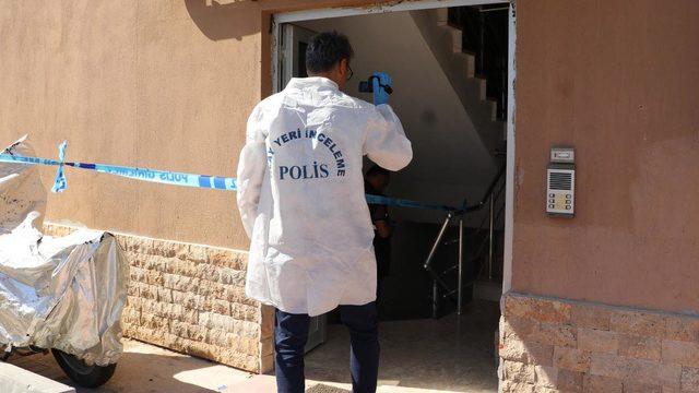 Asansörün içinde üzerine tepsi dolabı devrilen çocuk, öldü