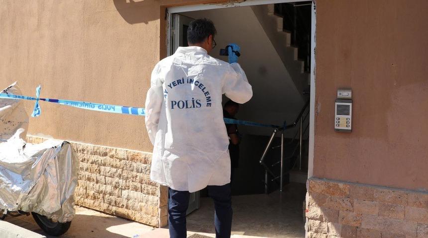 Asans&ouml;r&uuml;n i&ccedil;inde &uuml;zerine tepsi dolabı devrilen &ccedil;ocuk, &ouml;ld&uuml;