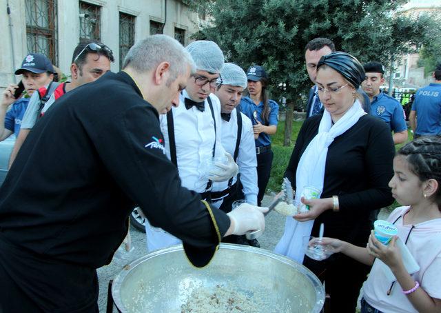 Bezm-i Alem Valide Sultan Camii'nde şehitler için mevlit okutuldu