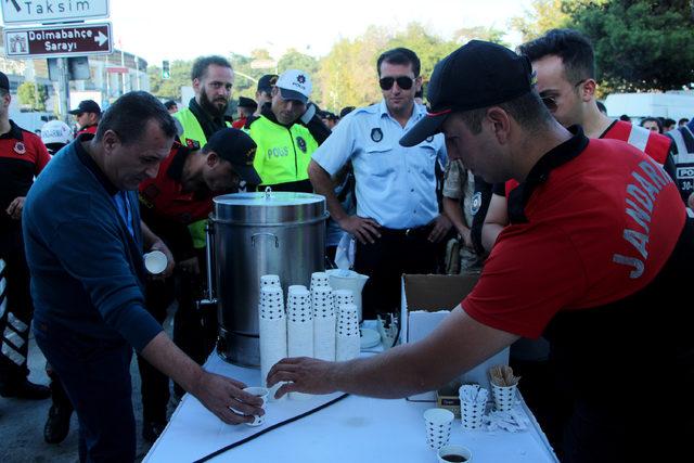 Bezm-i Alem Valide Sultan Camii'nde şehitler için mevlit okutuldu