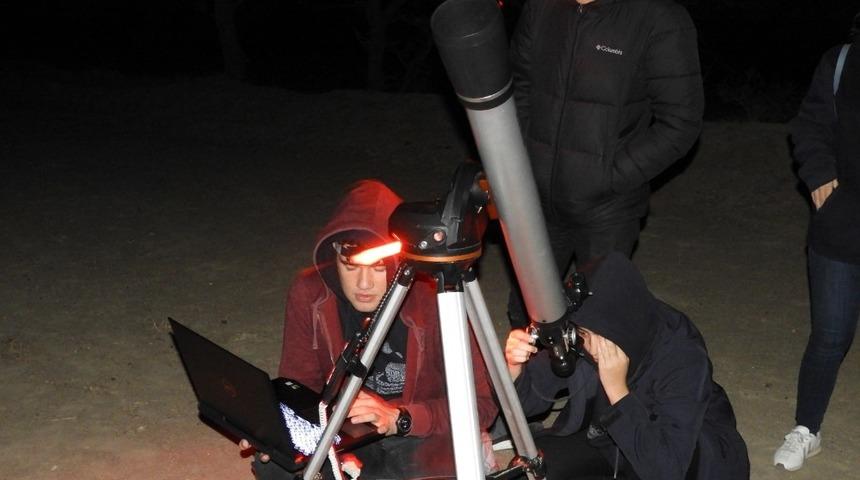 G&ouml;ky&uuml;z&uuml; Şenliği&rsquo;nde teleskopla evrenin derinliklerini izlediler