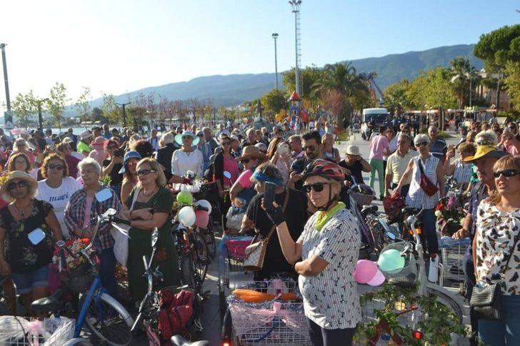 Edremit’te ’Süslü Kadınlar Bisiklet Tur’u caddeleri renklendirdi G2