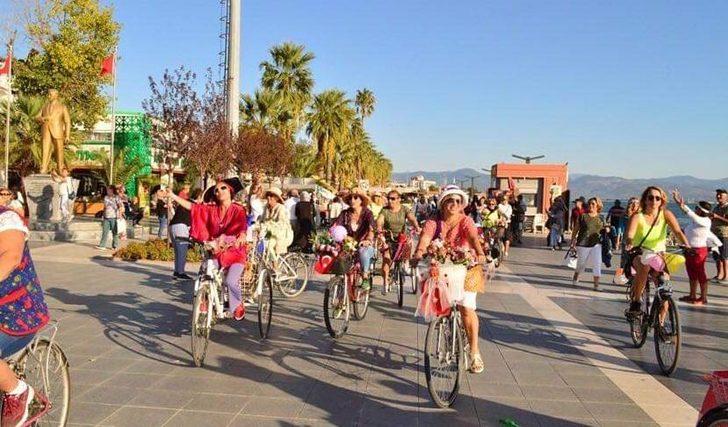 Edremit’te ’Süslü Kadınlar Bisiklet Tur’u caddeleri renklendirdi G5