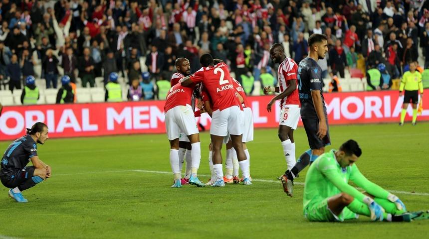 Sivasspor'dan müthiş geri dönüş! Fırtına uzatmalarda yıkıldı