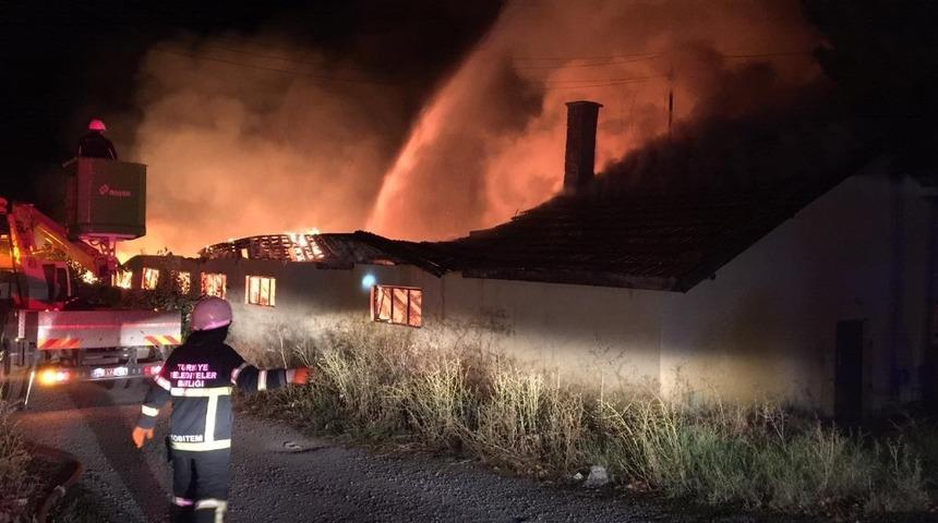 &Ccedil;orum&rsquo;da korkutan depo yangını