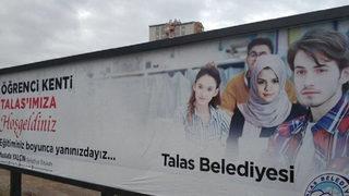 Talas Belediye Başkanı'ndan 'Başörtülü Selena Gomez' açıklaması