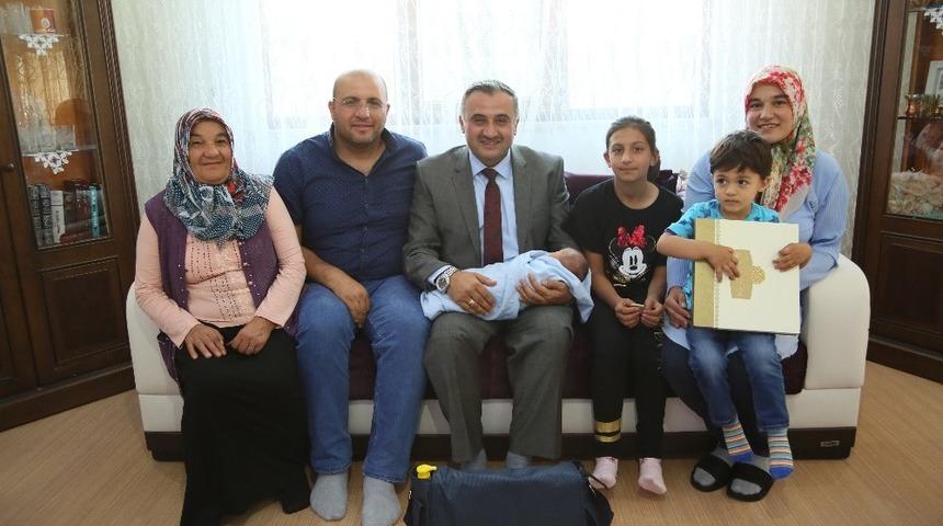 Cabbar Başkan&rsquo;dan İki Bininci Bebeğe &ldquo;Hoşgeldin Bebek&rdquo; Hediyesi